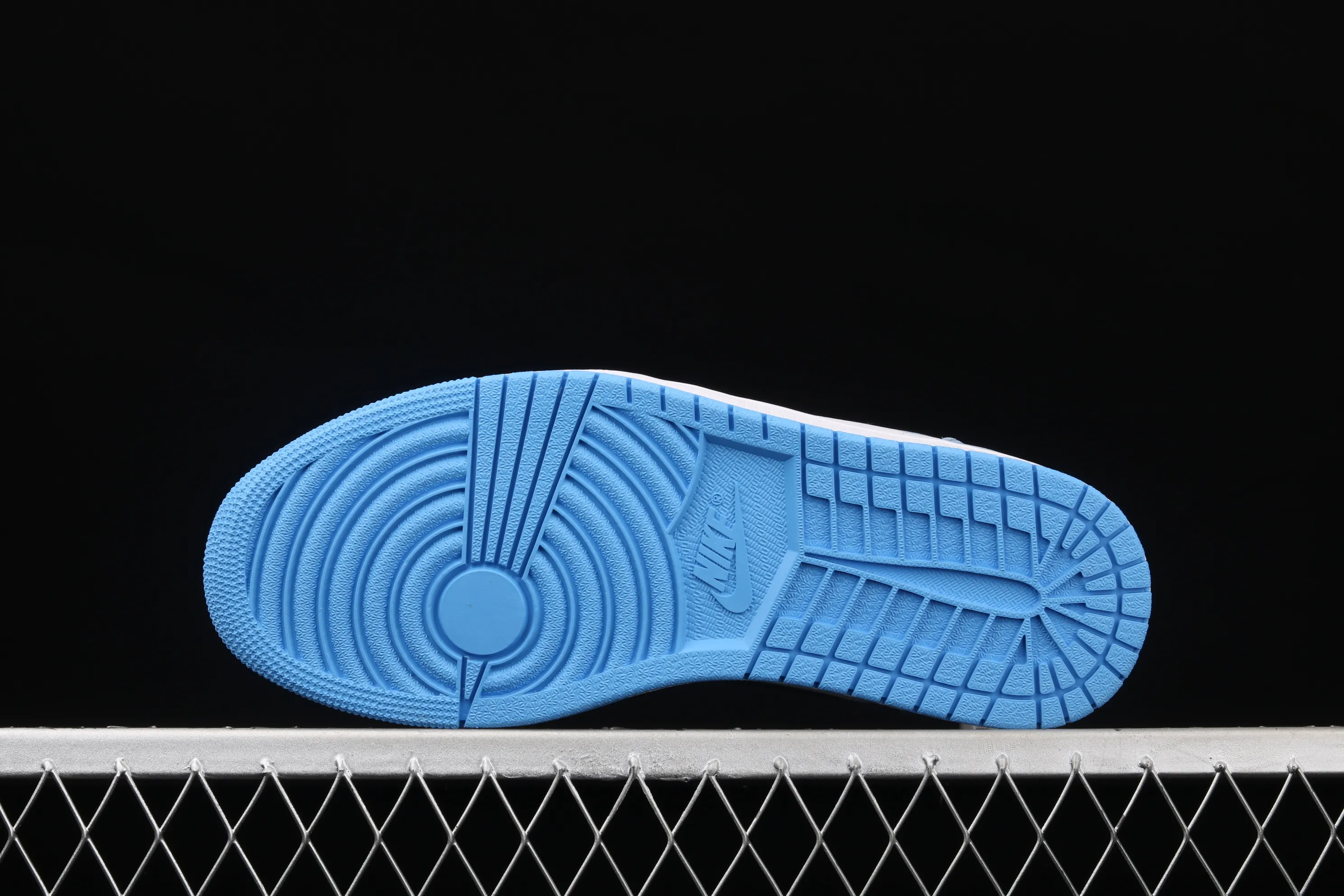 All categories Air Jordan Jordan series basketball shoes Air Jordan 1 High Air Jordan 1 Retro High AJ1 Joe 1 University Blue 555088-134